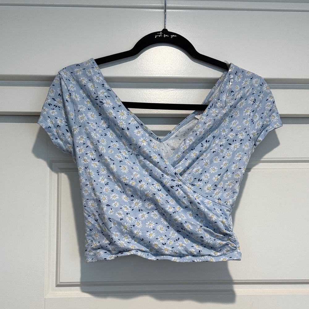 5/$25 Self Esteem Floral Blue Wrap Crop Top EUC